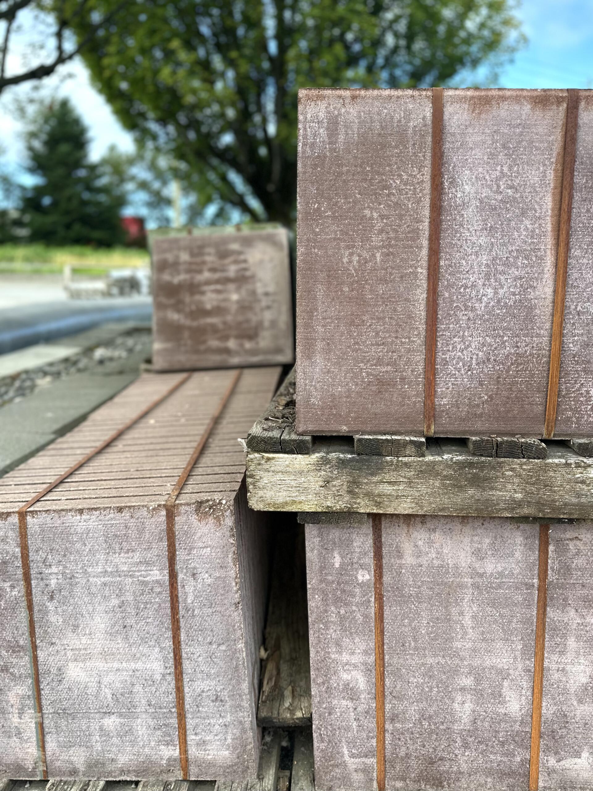 BROWN 18″ X 18″ PATIO SLAB Meadows Landscape Supply Ltd.